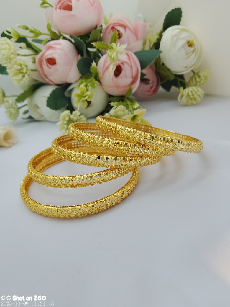 Topmixo Golden Whisper Bangle